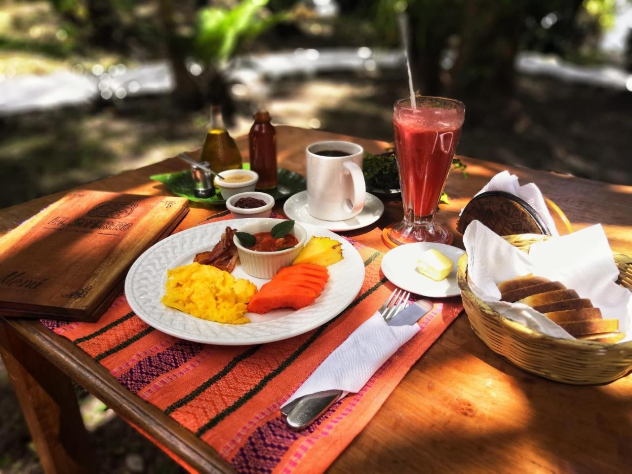 Ecolodge El Sombrero Laguna Yaxha 외부 사진